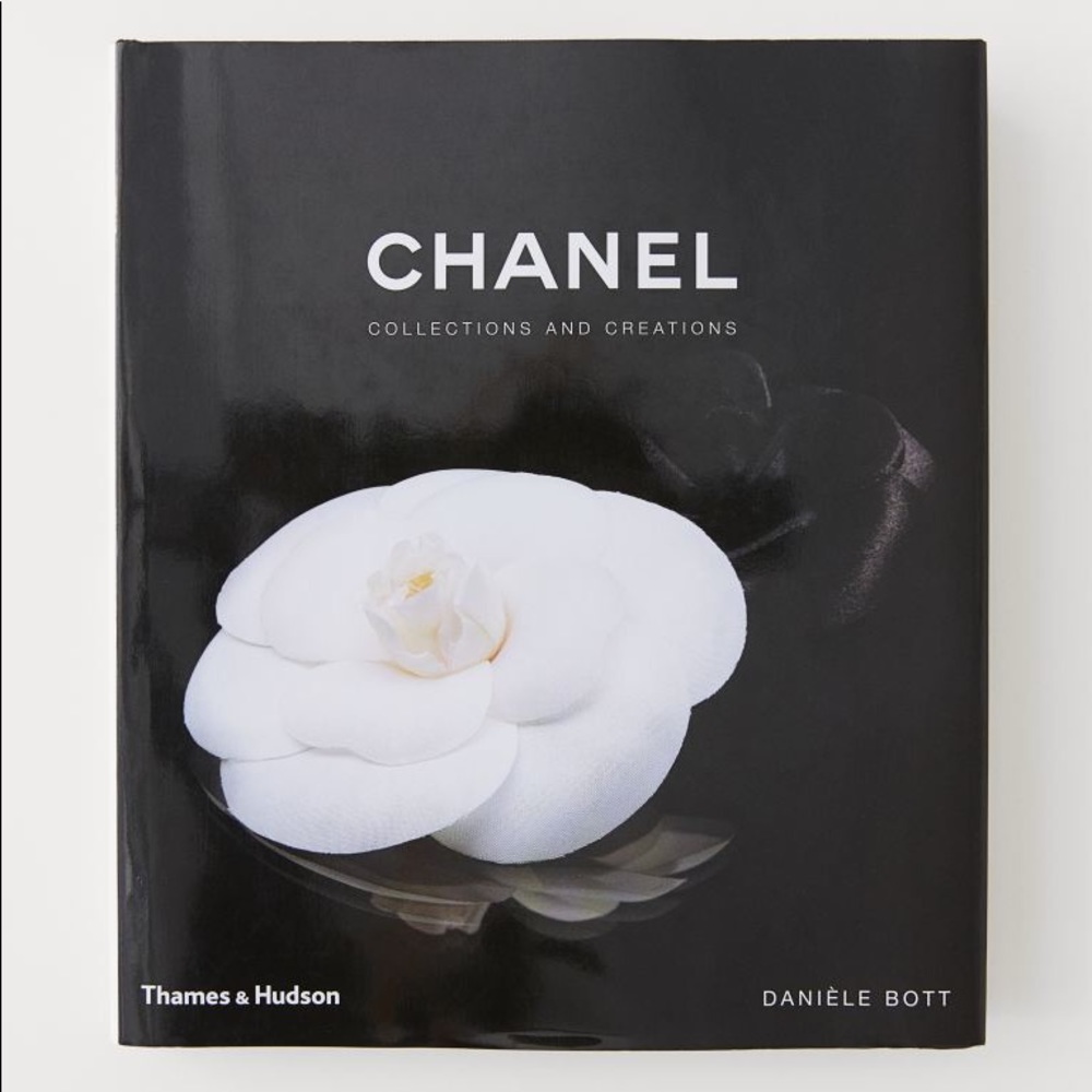 Chanel Book - Picture 2 of 8